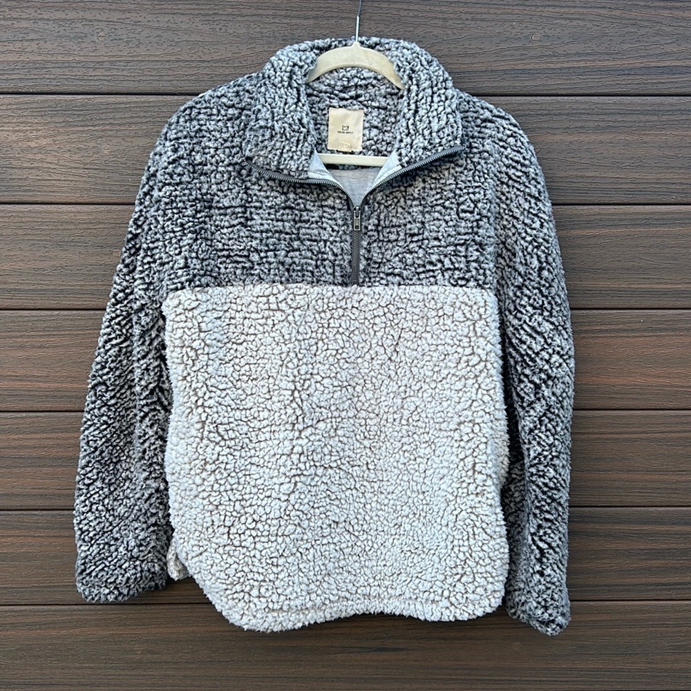 Thread suply sweater